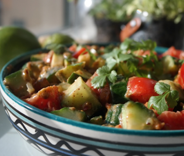 Indisk salat med daddeldressing